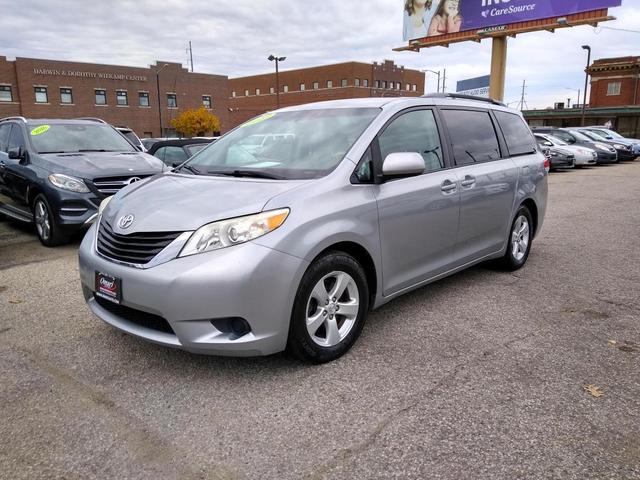 Photo of 2013 Silver Sky Metallic Toyota Sienna
