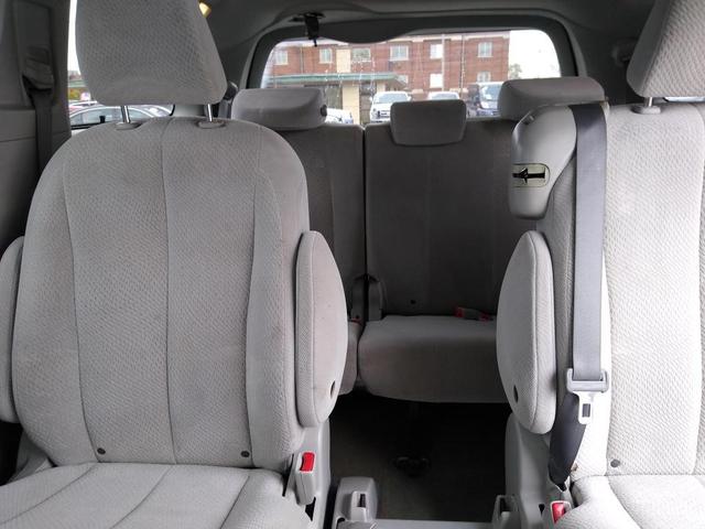 Photo of 2013 Silver Sky Metallic Toyota Sienna