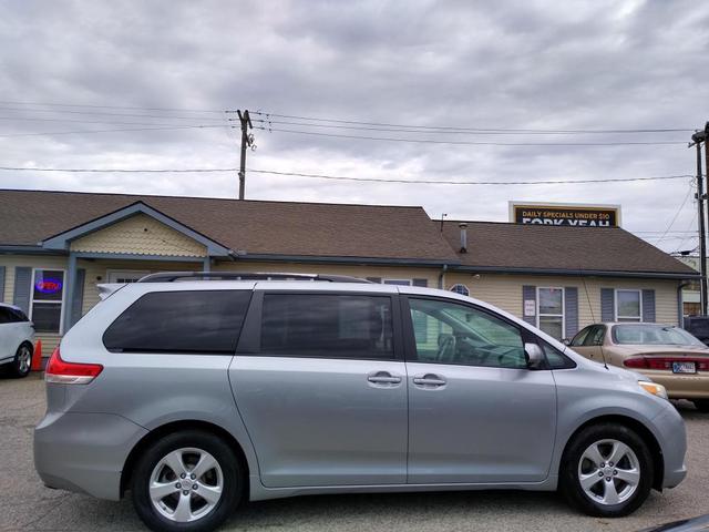 Photo of 2013 Silver Sky Metallic Toyota Sienna