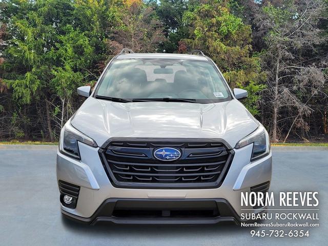 Photo of 2024 Ice Silver Metallic Subaru Forester
