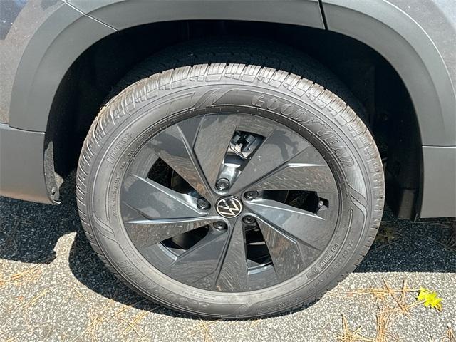 Photo of 2025 Platinum Gray Metallic Volkswagen Taos