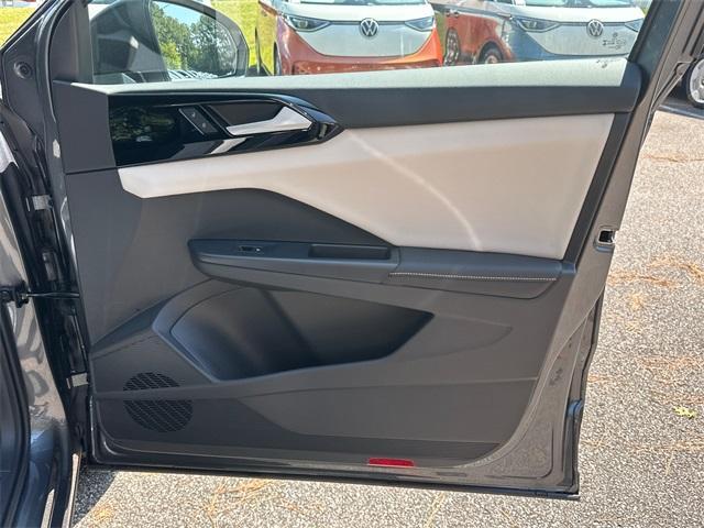 Photo of 2025 Platinum Gray Metallic Volkswagen Taos