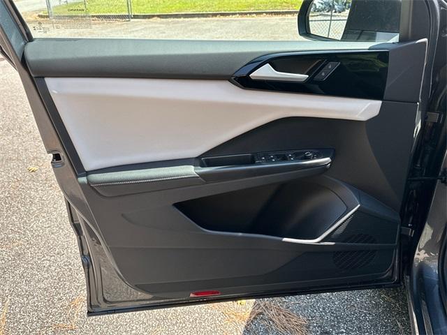Photo of 2025 Platinum Gray Metallic Volkswagen Taos