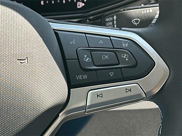 Photo of 2025 Platinum Gray Metallic Volkswagen Taos