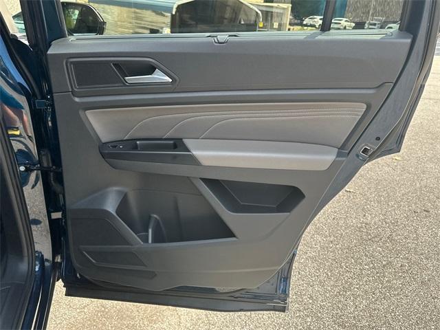Photo of 2021 Tourmaline Blue Metallic Volkswagen Atlas