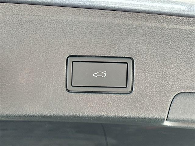 Photo of 2024 Platinum Gray Metallic Volkswagen Atlas Cross Sport