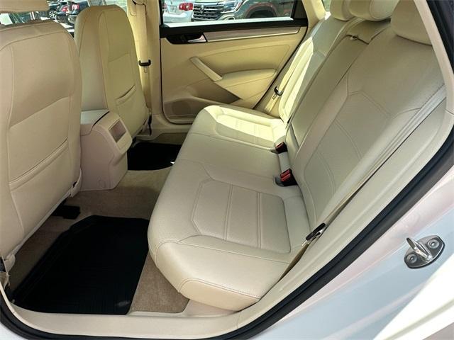 Photo of 2015 Candy White Volkswagen Passat