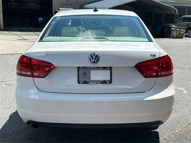 Photo of 2015 Candy White Volkswagen Passat