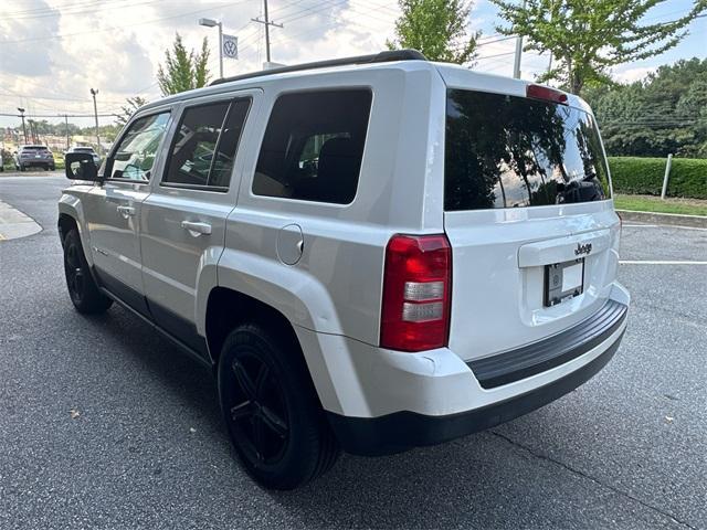 Photo of 2016 Bright White Clearcoat Jeep Patriot