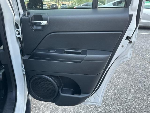 Photo of 2016 Bright White Clearcoat Jeep Patriot