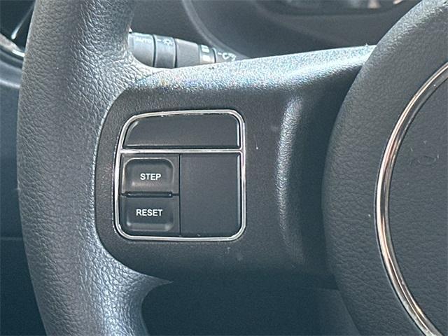 Photo of 2016 Bright White Clearcoat Jeep Patriot