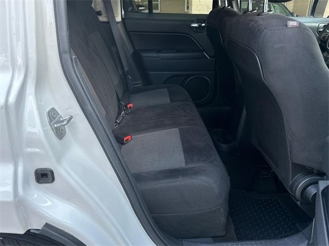 Photo of 2016 Bright White Clearcoat Jeep Patriot
