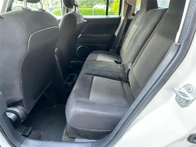 Photo of 2016 Bright White Clearcoat Jeep Patriot