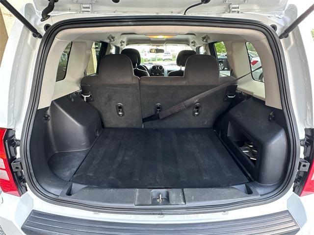 Photo of 2016 Bright White Clearcoat Jeep Patriot