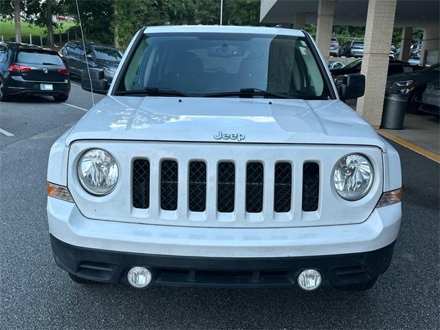 Photo of 2016 Bright White Clearcoat Jeep Patriot