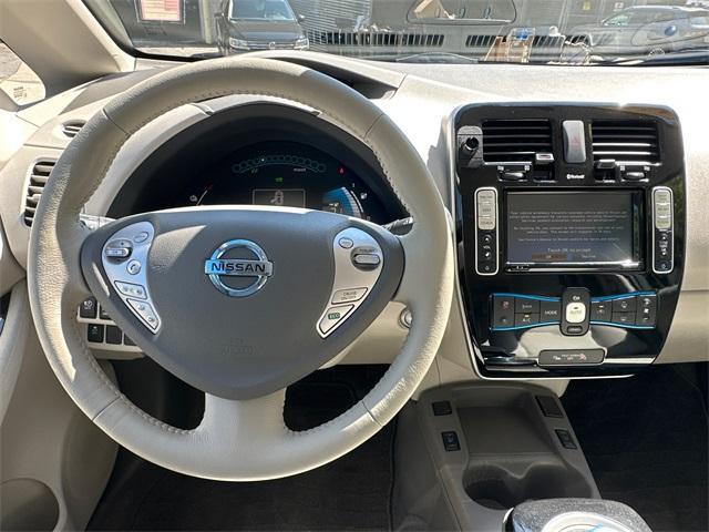 Photo of 2016 Black Nissan Leaf