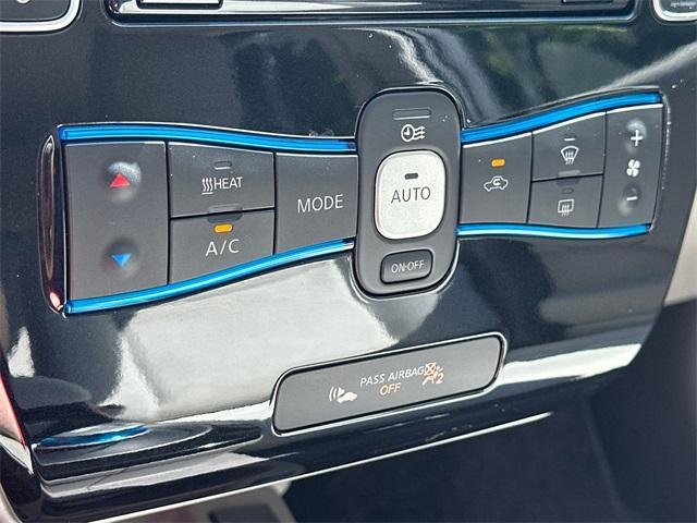 Photo of 2016 Black Nissan Leaf
