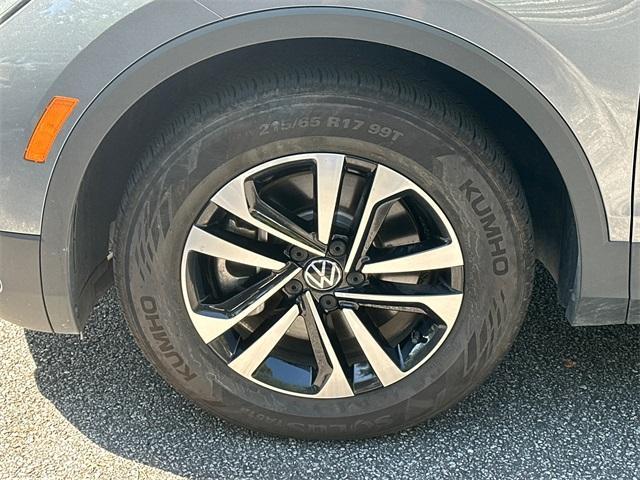 Photo of 2023 Platinum Gray Metallic Volkswagen Tiguan