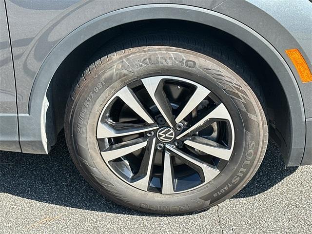 Photo of 2023 Platinum Gray Metallic Volkswagen Tiguan