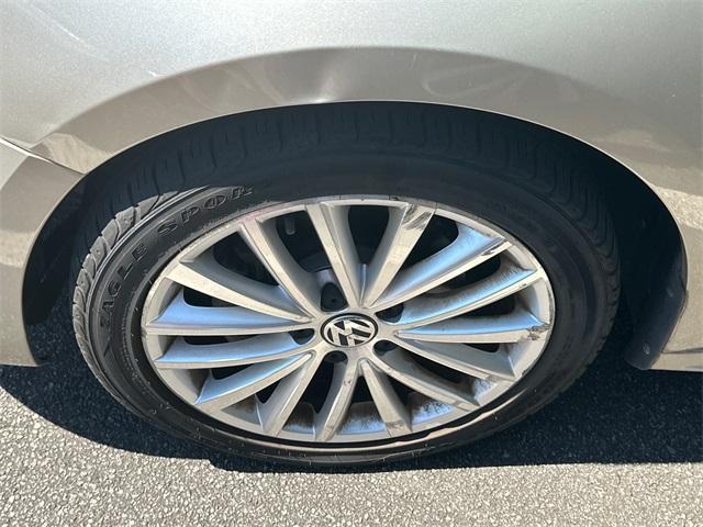 Photo of 2014 Moonrock Silver Metallic Volkswagen Jetta