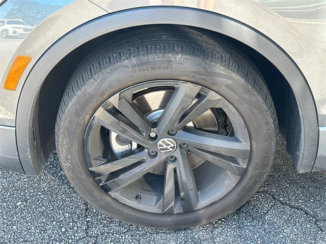 Photo of 2023 Platinum Gray Metallic Volkswagen Tiguan