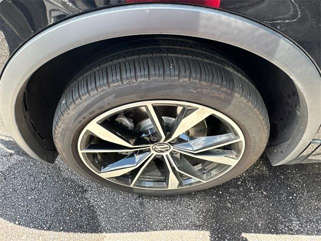 Photo of 2023 Deep Black Pearl Effect Volkswagen Tiguan