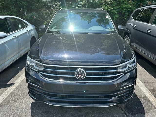 Photo of 2023 Deep Black Pearl Effect Volkswagen Tiguan