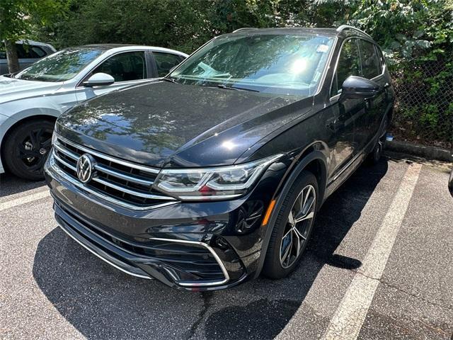 Photo of 2023 Deep Black Pearl Effect Volkswagen Tiguan