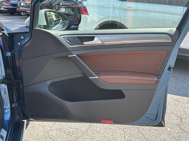Photo of 2017 Silk Blue Metallic Volkswagen Golf Alltrack