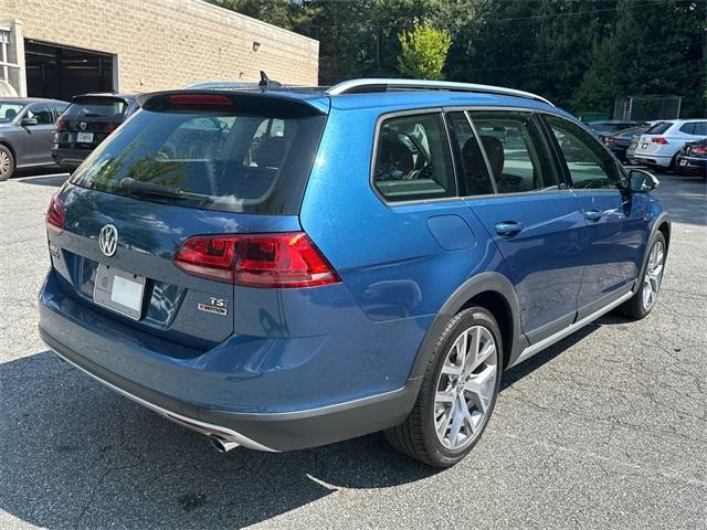 Photo of 2017 Silk Blue Metallic Volkswagen Golf Alltrack
