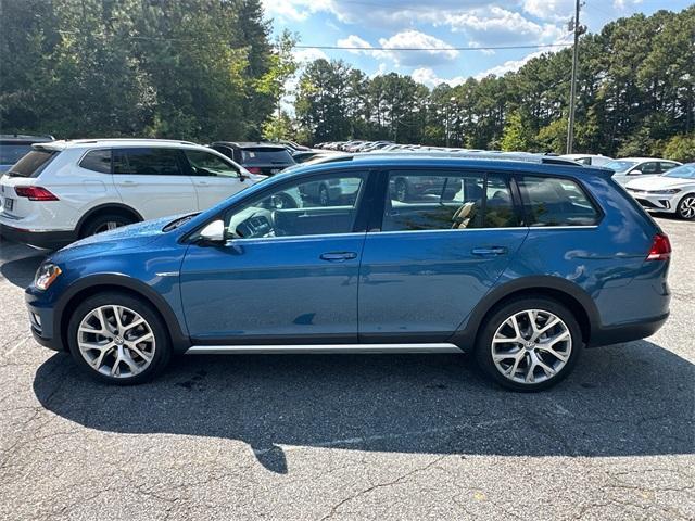 Photo of 2017 Silk Blue Metallic Volkswagen Golf Alltrack