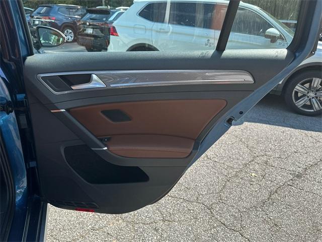 Photo of 2017 Silk Blue Metallic Volkswagen Golf Alltrack