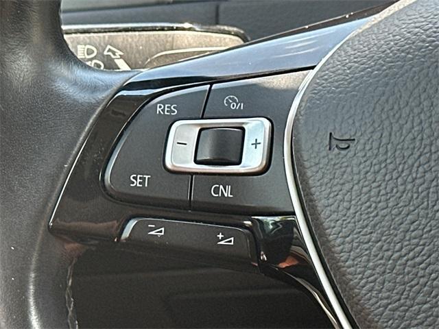 Photo of 2017 Silk Blue Metallic Volkswagen Golf Alltrack