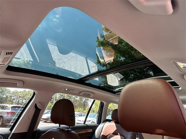 Photo of 2017 Silk Blue Metallic Volkswagen Golf Alltrack
