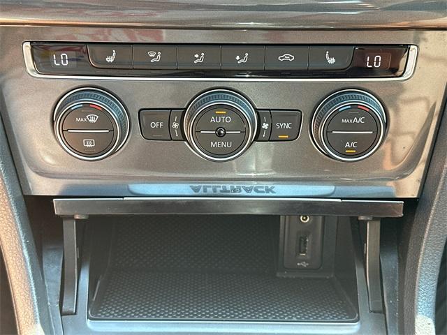 Photo of 2017 Silk Blue Metallic Volkswagen Golf Alltrack