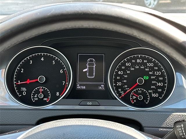 Photo of 2017 Silk Blue Metallic Volkswagen Golf Alltrack