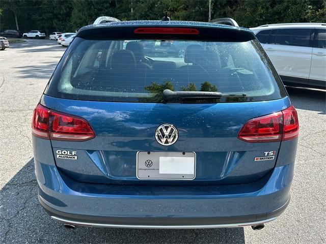 Photo of 2017 Silk Blue Metallic Volkswagen Golf Alltrack