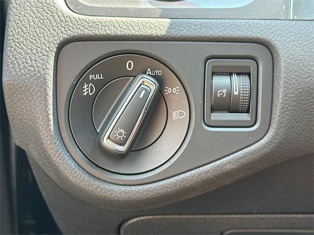Photo of 2017 Silk Blue Metallic Volkswagen Golf Alltrack