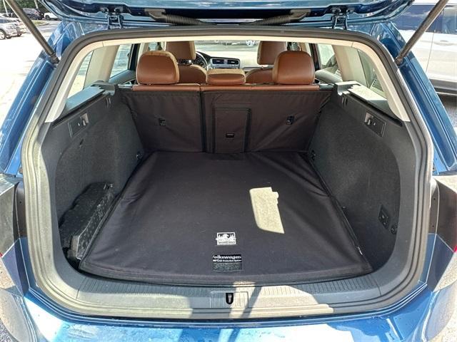 Photo of 2017 Silk Blue Metallic Volkswagen Golf Alltrack
