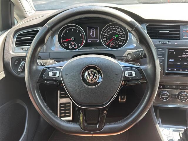 Photo of 2017 Silk Blue Metallic Volkswagen Golf Alltrack