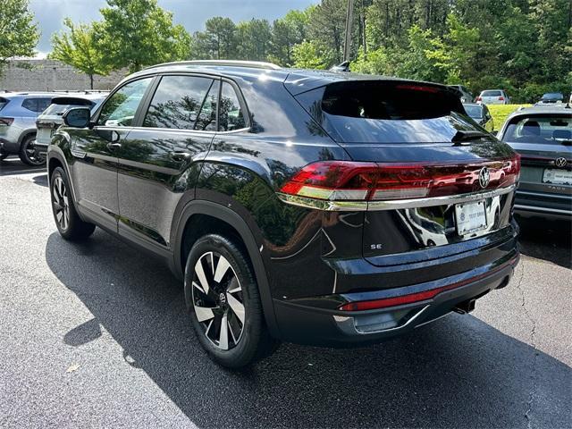 Photo of 2025 Deep Black Pearl Effect Volkswagen Atlas Cross Sport