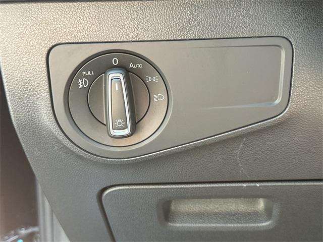 Photo of 2021 Deep Black Pearl Effect Volkswagen Tiguan