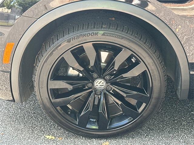 Photo of 2021 Deep Black Pearl Effect Volkswagen Tiguan