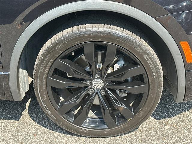Photo of 2021 Deep Black Pearl Effect Volkswagen Tiguan