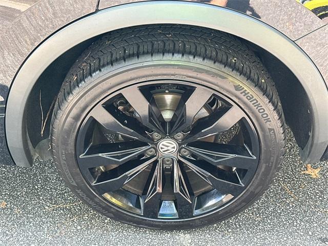 Photo of 2021 Deep Black Pearl Effect Volkswagen Tiguan