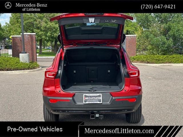 Photo of 2021 Fusion Red Metallic Volvo XC40