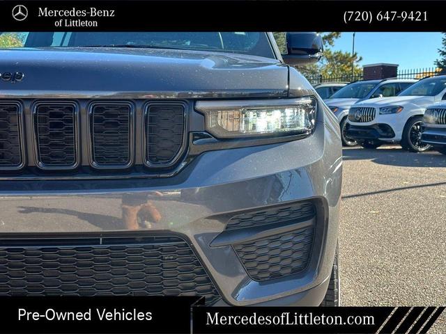 Photo of 2025 Metallic Jeep Grand Cherokee