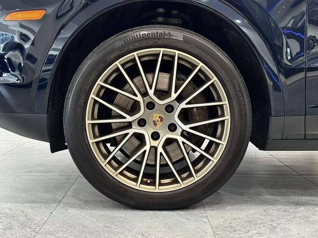 Photo of 2022 Moonlight Blue Metallic Porsche Cayenne