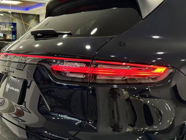Photo of 2022 Moonlight Blue Metallic Porsche Cayenne