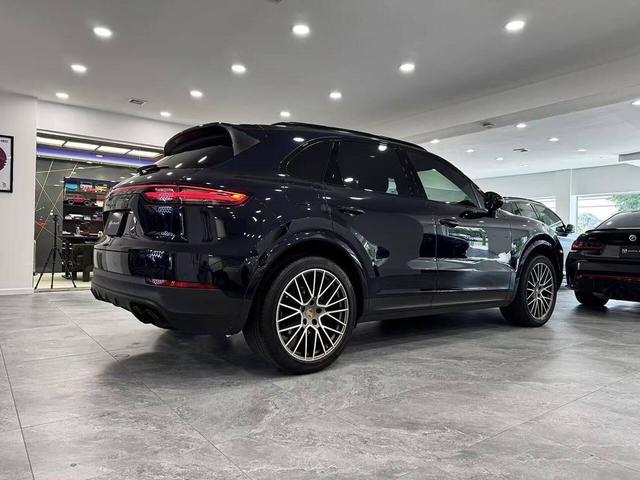 Photo of 2022 Moonlight Blue Metallic Porsche Cayenne